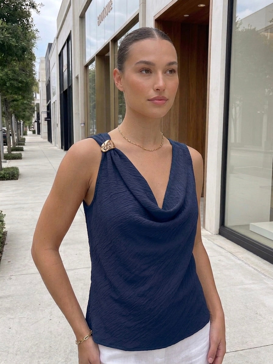 BLUSA CASCADA DIJE DORADO